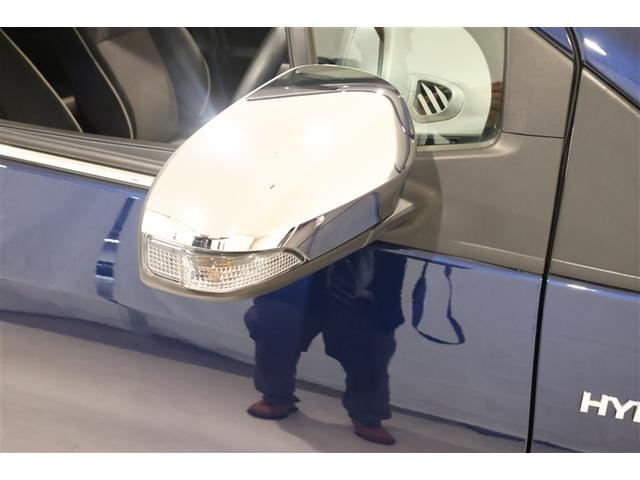 サイドターンランプ付きドアミラー。車両のドレスアップと右左折時の被視認性を兼ね備えたお洒落なミラーです。