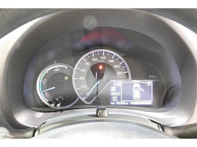 ■スピードメーター■　とっても見やすいメーターです。夜間時はラグジュアリーな気分にさせてくれる照明が魅力ですので、夜のドライブも楽しみになりますよ♪