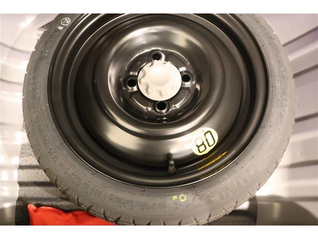 ■応急用タイヤ装着車■この車両には応急用タイヤが搭載されています。パンクしたタイヤは備え付けの応急用タイヤと交換も出来ますので安心ですね♪