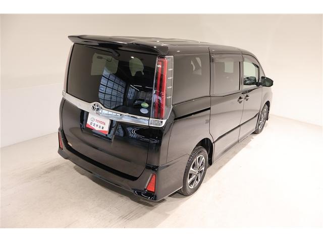 ノア Ｓｉ　４ＷＤ　フルセグ　メモリーナビ　ＤＶＤ再生　ミュージックプレイヤー接続可　バックカメラ　衝突被害軽減システム　ＥＴＣ　両側電動スライド　ＬＥＤヘッドランプ　ウオークスルー　乗車定員７人　３列シート（8枚目）