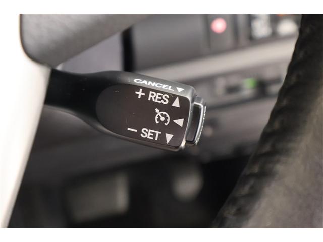 ノア Ｓｉ　４ＷＤ　フルセグ　メモリーナビ　ＤＶＤ再生　ミュージックプレイヤー接続可　バックカメラ　衝突被害軽減システム　ＥＴＣ　両側電動スライド　ＬＥＤヘッドランプ　ウオークスルー　乗車定員７人　３列シート（27枚目）