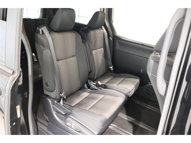 ノア Ｓｉ　４ＷＤ　フルセグ　メモリーナビ　ＤＶＤ再生　ミュージックプレイヤー接続可　バックカメラ　衝突被害軽減システム　ＥＴＣ　両側電動スライド　ＬＥＤヘッドランプ　ウオークスルー　乗車定員７人　３列シート（31枚目）