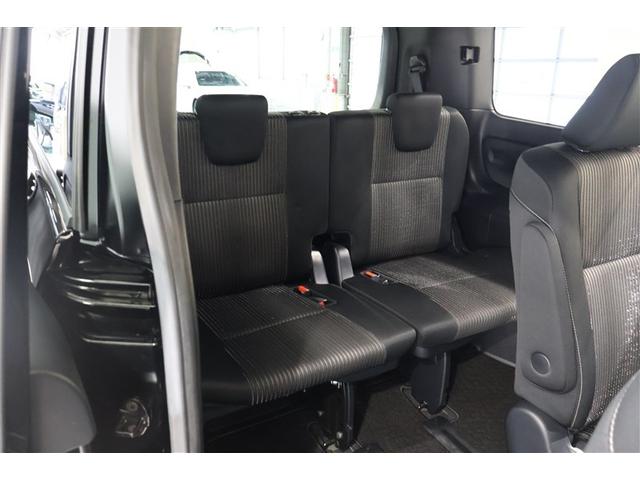 ノア Ｓｉ　４ＷＤ　フルセグ　メモリーナビ　ＤＶＤ再生　ミュージックプレイヤー接続可　バックカメラ　衝突被害軽減システム　ＥＴＣ　両側電動スライド　ＬＥＤヘッドランプ　ウオークスルー　乗車定員７人　３列シート（32枚目）