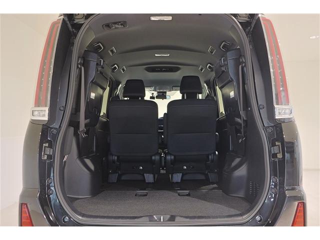 ノア Ｓｉ　４ＷＤ　フルセグ　メモリーナビ　ＤＶＤ再生　ミュージックプレイヤー接続可　バックカメラ　衝突被害軽減システム　ＥＴＣ　両側電動スライド　ＬＥＤヘッドランプ　ウオークスルー　乗車定員７人　３列シート（35枚目）