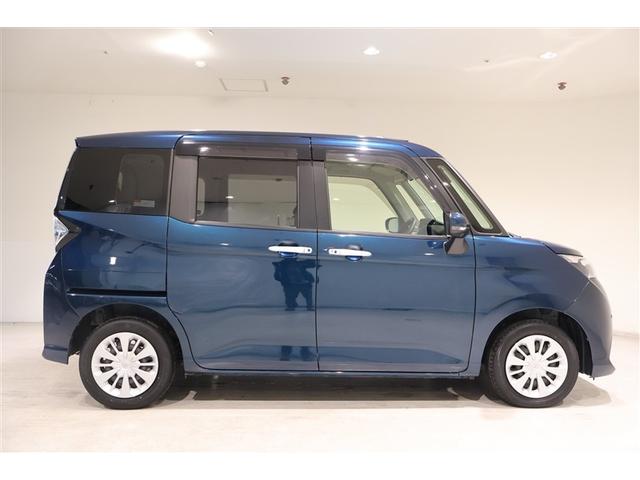 運転席側の真横からのサイドフォルム、シンプルで飽きのこないスタイリッシュなスタイルですね！乗降しやすそうなのがわかります。