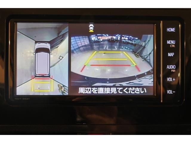 パノラミックビューモニター付きです。車両を上から見たような映像をディスプレイオーディオ画面に表示。運転席からの目視だけでは見にくい、車両周辺の状況をリアルタイムでしっかり確認できます。