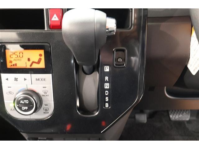 ★パネルシフトレバーは運転席より手が届きやすくて操作のしやすいシフトレバー。室内スペース確保にも配慮されてますよね！