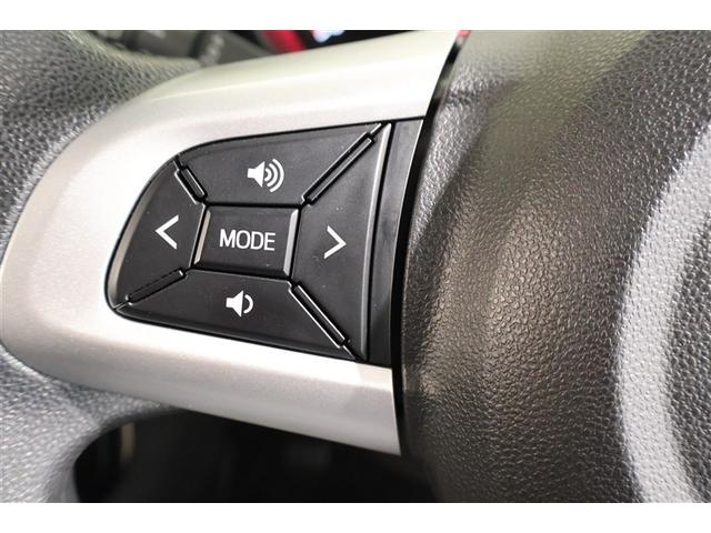 ステアリングスイッチ付き、前方から目を離すことなくオーディオ操作することが可能です。音楽のヴォリュームも簡単に調整できますよ！