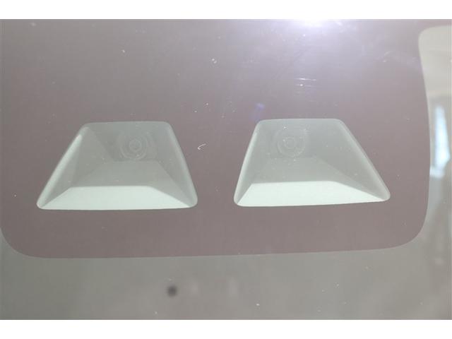 ＜スマートアシスト＞クルマに搭載したカメラが周囲の状況を確認しドライバーの運転をサポートします。