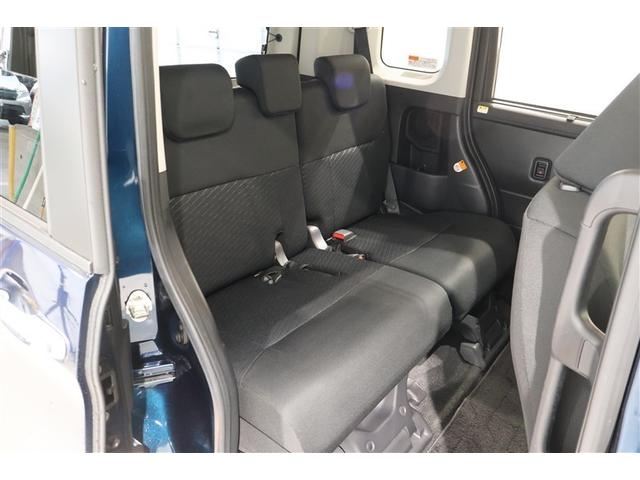 ２列目のシートは前後にスライドさせてお好みの位置の調整が出来ます。。折り畳むと荷室を広く使えます