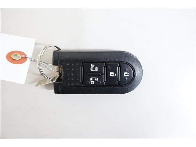 スマートキー。ドアの開錠施錠はドアノブに触れるだけ。センサーが感知して開錠施錠をしてくれます。