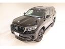 ランドクルーザープラド ＴＸ　Ｌパッケージ・ブラックエディション　革シート　サンルーフ　４ＷＤ　フルセグ　メモリーナビ　ＤＶＤ再生　ミュージックプレイヤー接続可　バックカメラ　衝突被害軽減システム　ＥＴＣ　ドラレコ　ＬＥＤヘッドランプ　乗車定員７人　３列シート（4枚目）