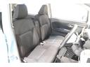■ベンチシート■　　運転席⇔助手席の移動もしやすいベンチシートです。