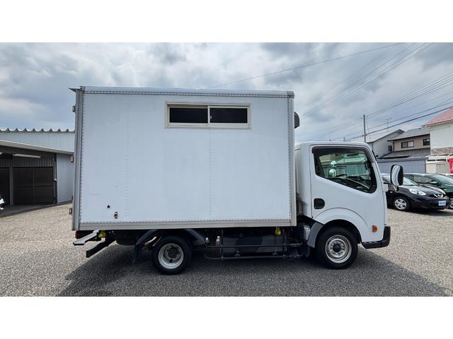 アトラストラック 　キッチンカー　１７５Ｌ冷蔵庫　９７Ｌ冷凍庫　シンク２個　コンセント５か所ステンレス作業台２個　外部電源（4枚目）