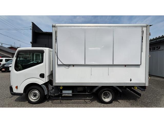 アトラストラック 　キッチンカー　１７５Ｌ冷蔵庫　９７Ｌ冷凍庫　シンク２個　コンセント５か所ステンレス作業台２個　外部電源（5枚目）