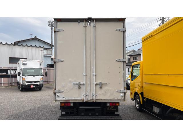 キャンター 　キッチンカー！　テーブル型冷蔵庫２台　冷凍庫１台　２槽シンク　手洗いシンク　作業台　コンセント３か所　外部電源（外部電源コード）車内（3枚目）