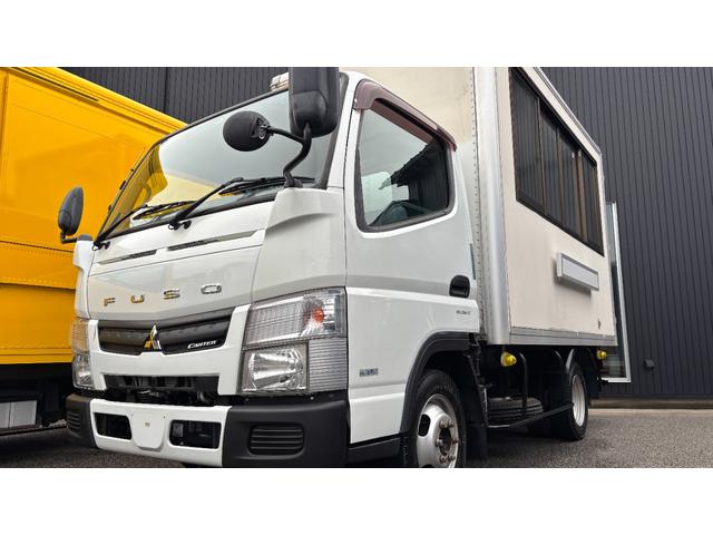 キャンター 　キッチンカー！　テーブル型冷蔵庫２台　冷凍庫１台　２槽シンク　手洗いシンク　作業台　コンセント３か所　外部電源（外部電源コード）車内（6枚目）