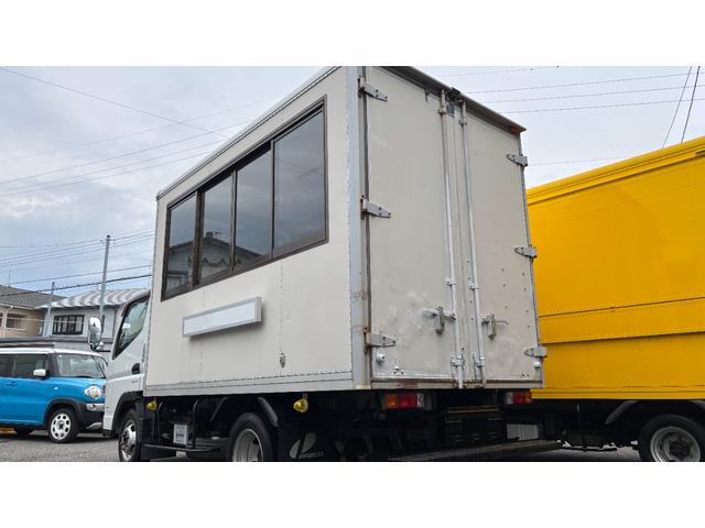 キャンター 　キッチンカー！　テーブル型冷蔵庫２台　冷凍庫１台　２槽シンク　手洗いシンク　作業台　コンセント３か所　外部電源（外部電源コード）車内（7枚目）
