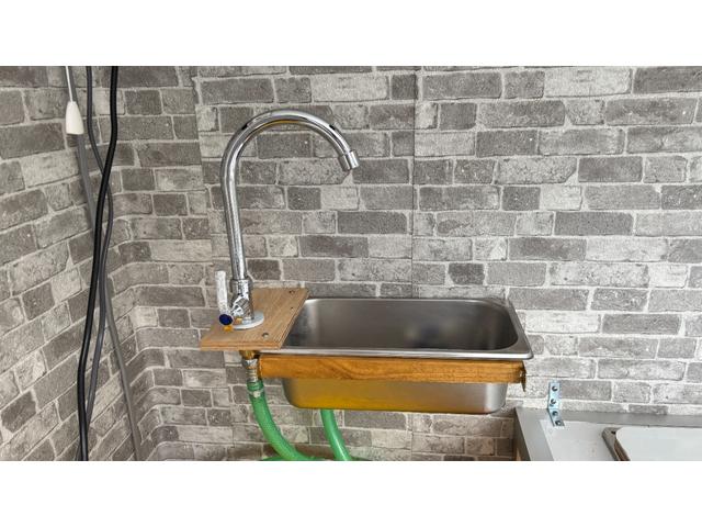 キャンター 　キッチンカー！　テーブル型冷蔵庫２台　冷凍庫１台　２槽シンク　手洗いシンク　作業台　コンセント３か所　外部電源（外部電源コード）車内（22枚目）