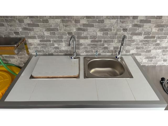 キャンター 　キッチンカー！　テーブル型冷蔵庫２台　冷凍庫１台　２槽シンク　手洗いシンク　作業台　コンセント３か所　外部電源（外部電源コード）車内（23枚目）