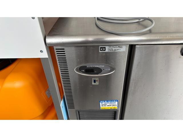 キャンター 　キッチンカー！　テーブル型冷蔵庫２台　冷凍庫１台　２槽シンク　手洗いシンク　作業台　コンセント３か所　外部電源（外部電源コード）車内（28枚目）
