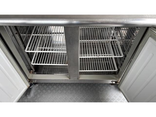 キャンター 　キッチンカー！　テーブル型冷蔵庫２台　冷凍庫１台　２槽シンク　手洗いシンク　作業台　コンセント３か所　外部電源（外部電源コード）車内（31枚目）