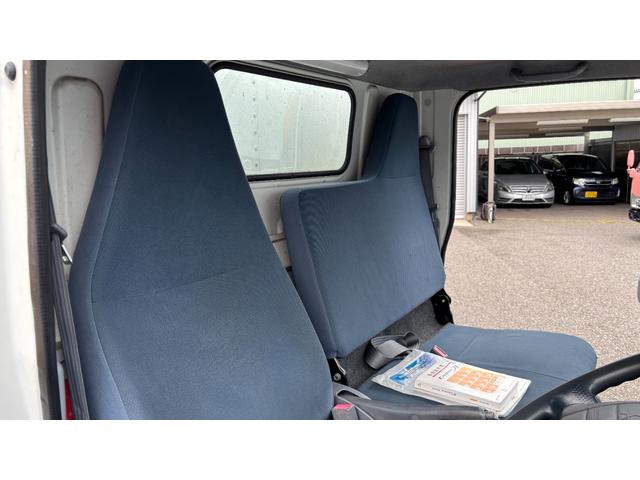 キャンター 　キッチンカー！　テーブル型冷蔵庫２台　冷凍庫１台　２槽シンク　手洗いシンク　作業台　コンセント３か所　外部電源（外部電源コード）車内（35枚目）