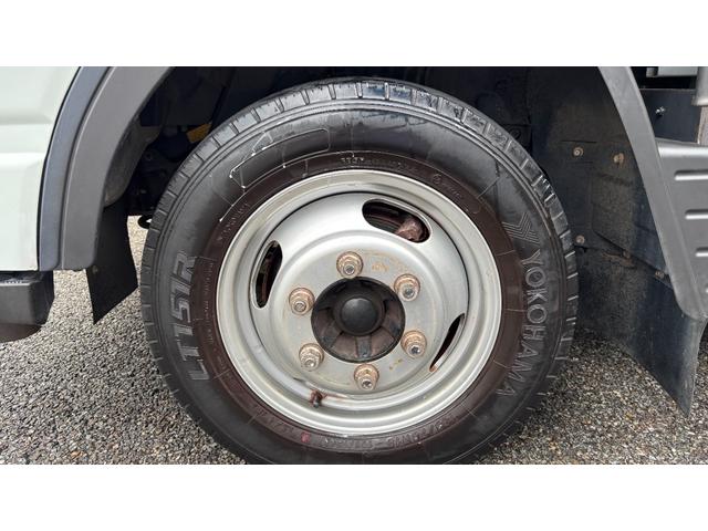キャンター 　キッチンカー！　テーブル型冷蔵庫２台　冷凍庫１台　２槽シンク　手洗いシンク　作業台　コンセント３か所　外部電源（外部電源コード）車内（48枚目）