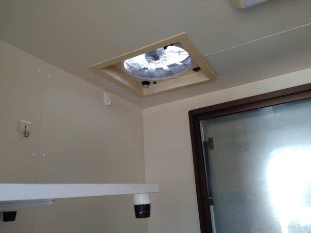 キャリイトラック KC キッチンカー 作業台 2槽シンク 換気扇(28枚目)