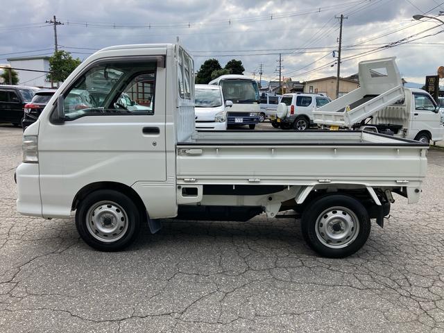 当店は、昔ながらの老舗でございます。商品車は、軽トラ、軽バン、トラックを中心に並べております。評価点の高いお車を厳選仕入。