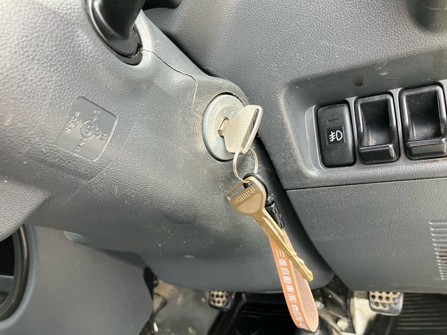 おわら風の盆で有名な町、八尾に当店はございます。軽トラック、軽バンを専門に販売を強化しております。