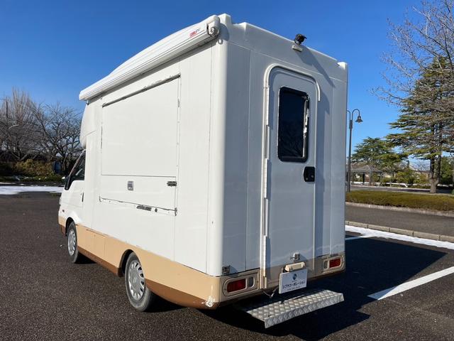 ボンゴトラック 　移動販売車　２０００Ｗインバーター　冷蔵冷凍コールドテーブル　上下販売口　リア搭乗口　３層シンク　外部１００Ｖ取り入れ口（7枚目）