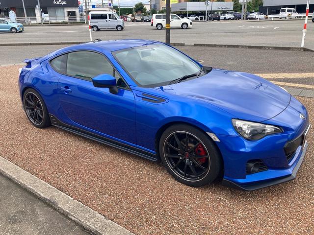 ＢＲＺ Ｓ　６速マニュアル　ＳＴＩ純正エアロ　ＨＫＳ車高調　ＨＫＳマフラー　ＲＡＹＺ鍛造１８インチアルミ　メモリーナビ　フルセグＴＶ　バックカメラ　Ｂｌｕｅｔｏｏｔｈオーディオ　スマートキープッシュスタート（6枚目）