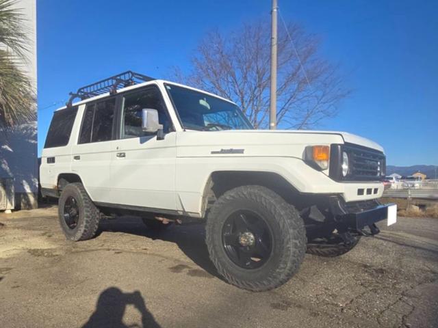 ランドクルーザー７０ ＬＸ　ナロー　４ＷＤ　５速マニュアル　純正ホワイト　パワーウィンドー　ルーフキャリア　ヨコハマジオランダーＭ／Ｔタイヤ　ＥＴＣ　タイミングベルト交換済　車検付き（6枚目）
