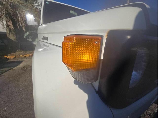 ランドクルーザー７０ ＬＸ　ナロー　４ＷＤ　５速マニュアル　純正ホワイト　パワーウィンドー　ルーフキャリア　ヨコハマジオランダーＭ／Ｔタイヤ　ＥＴＣ　タイミングベルト交換済　車検付き（21枚目）