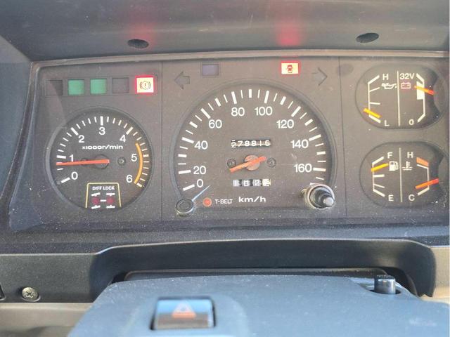 ランドクルーザー７０ ＬＸ　ナロー　４ＷＤ　５速マニュアル　純正ホワイト　パワーウィンドー　ルーフキャリア　ヨコハマジオランダーＭ／Ｔタイヤ　ＥＴＣ　タイミングベルト交換済　車検付き（28枚目）