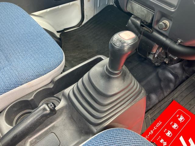 サンバートラック TC 4WD マニュアル エアコン パワステ 切り替え エアバック 三方開 プロテクターガードゴム 鳥居ガード 荷台ゴム 走行47930k台 検9/3月迄(15枚目)