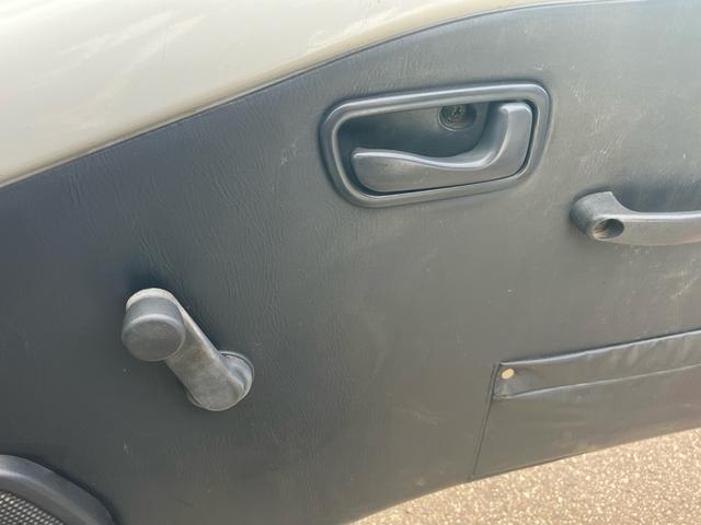 サンバートラック TC 4WD マニュアル エアコン パワステ 切り替え エアバック 三方開 プロテクターガードゴム 鳥居ガード 荷台ゴム 走行47930k台 検9/3月迄(20枚目)