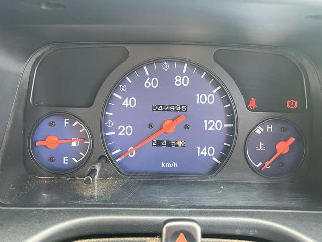 サンバートラック TC 4WD マニュアル エアコン パワステ 切り替え エアバック 三方開 プロテクターガードゴム 鳥居ガード 荷台ゴム 走行47930k台 検9/3月迄(21枚目)