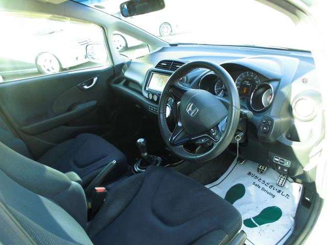 フィットハイブリッド RS 6速MT ナビ フルセグ Bluetooth キーレス アルミ ETC(10枚目)