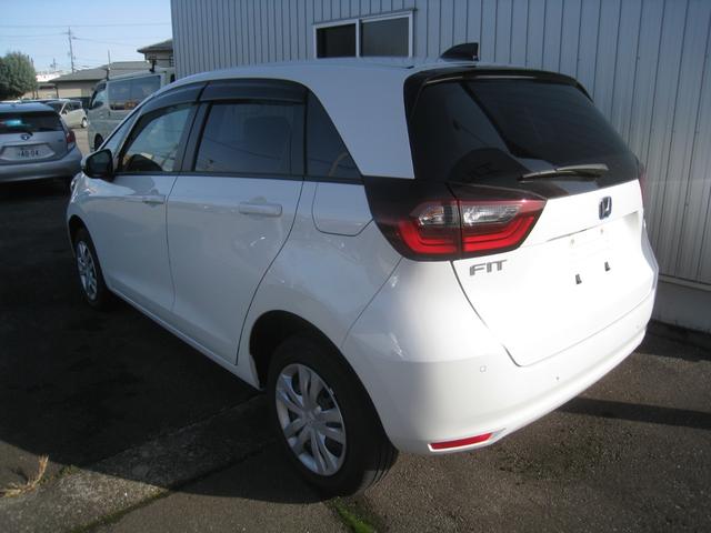 フィット e:HEVホーム 4WD(2枚目)