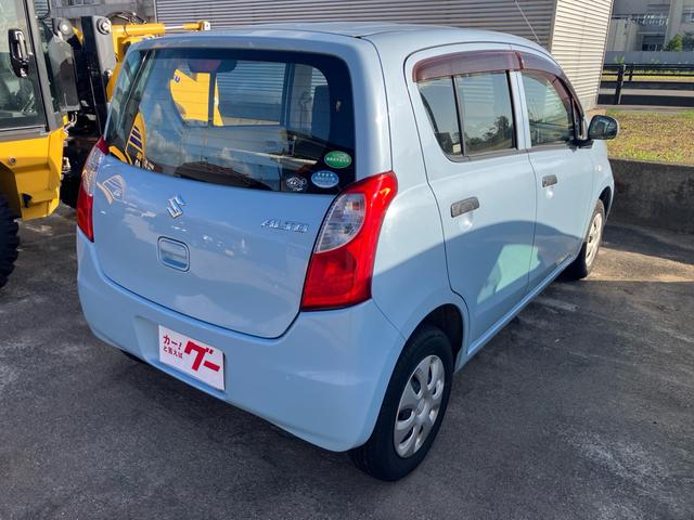 アルト Ｆ　キーレスエントリー　純正ＣＤオーディオ　ヘッドライトレベライザー　運転席・助手席エアバッグ（4枚目）