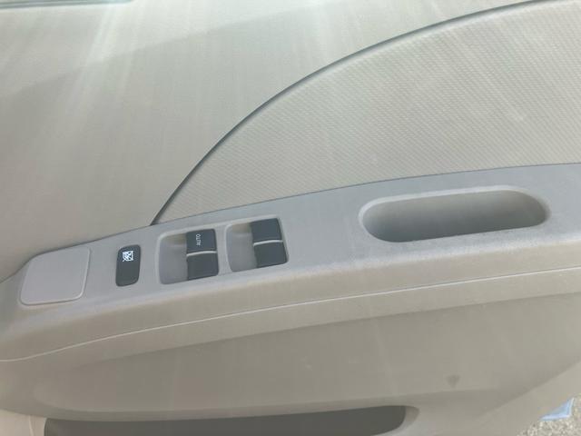 アルト Ｆ　キーレスエントリー　純正ＣＤオーディオ　ヘッドライトレベライザー　運転席・助手席エアバッグ（18枚目）