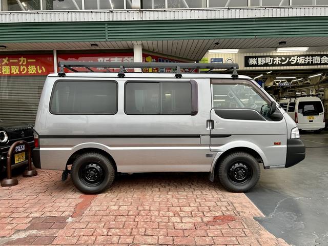 ボンゴバン ＧＬ　鑑定済　当社オリジナルスタイル（クルール）マット黒塗装パーツ　貨物ホビータイヤｘグロス黒塗装純正鉄チン＆ルーフキャリア　４ＷＤ　ロールーフ　５人乗　１ｔ積　タイミングチェーン　フルセグナビ　キーレス（12枚目）