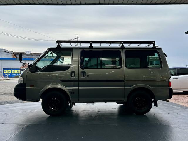 ボンゴバン ＧＬ　鑑定済　当社オリジナルスタイル（クルール）マット黒塗装パーツ　貨物ホビータイヤｘグロス黒塗装純正鉄チン＆ルーフキャリア　４ＷＤ　ロールーフ　５人乗　１ｔ積　タイミングチェーン　フルセグナビ　キーレス（16枚目）