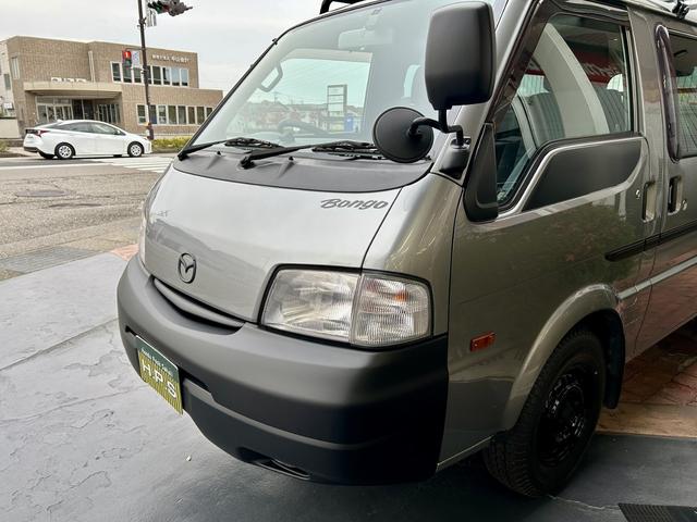 ボンゴバン ＧＬ　鑑定済　当社オリジナルスタイル（クルール）マット黒塗装パーツ　貨物ホビータイヤｘグロス黒塗装純正鉄チン＆ルーフキャリア　４ＷＤ　ロールーフ　５人乗　１ｔ積　タイミングチェーン　フルセグナビ　キーレス（18枚目）