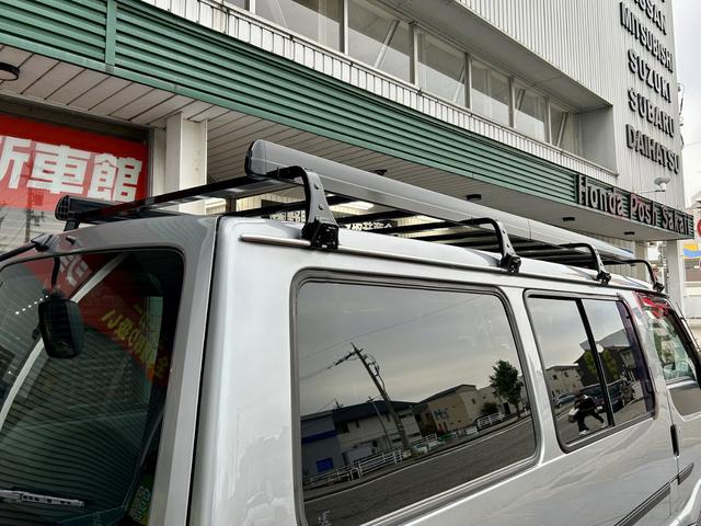 ボンゴバン ＧＬ　鑑定済　当社オリジナルスタイル（クルール）マット黒塗装パーツ　貨物ホビータイヤｘグロス黒塗装純正鉄チン＆ルーフキャリア　４ＷＤ　ロールーフ　５人乗　１ｔ積　タイミングチェーン　フルセグナビ　キーレス（22枚目）