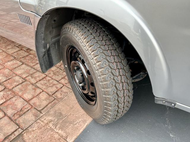 ボンゴバン ＧＬ　鑑定済　当社オリジナルスタイル（クルール）マット黒塗装パーツ　貨物ホビータイヤｘグロス黒塗装純正鉄チン＆ルーフキャリア　４ＷＤ　ロールーフ　５人乗　１ｔ積　タイミングチェーン　フルセグナビ　キーレス（24枚目）