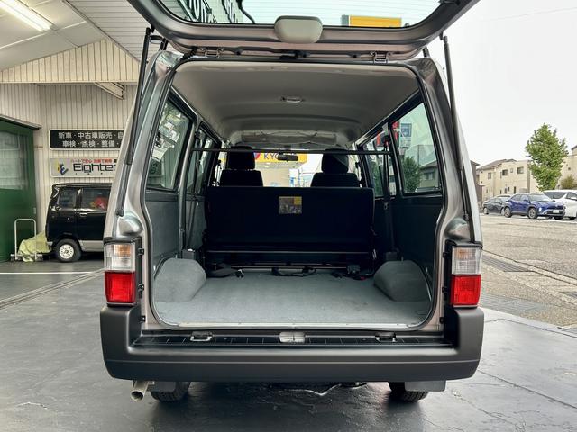 ボンゴバン ＧＬ　鑑定済　当社オリジナルスタイル（クルール）マット黒塗装パーツ　貨物ホビータイヤｘグロス黒塗装純正鉄チン＆ルーフキャリア　４ＷＤ　ロールーフ　５人乗　１ｔ積　タイミングチェーン　フルセグナビ　キーレス（35枚目）