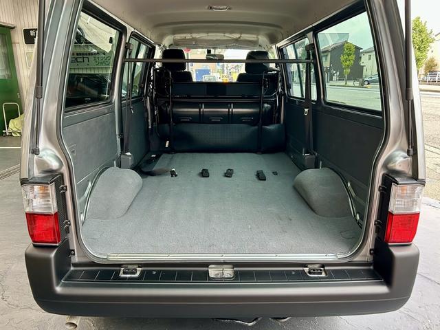 ボンゴバン ＧＬ　鑑定済　当社オリジナルスタイル（クルール）マット黒塗装パーツ　貨物ホビータイヤｘグロス黒塗装純正鉄チン＆ルーフキャリア　４ＷＤ　ロールーフ　５人乗　１ｔ積　タイミングチェーン　フルセグナビ　キーレス（36枚目）